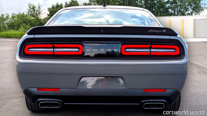 Cuidado con los aletas: Challenger Última Llamada con solo 232 millas se vende mucho por debajo del precio de venta sugerido | Carscoops